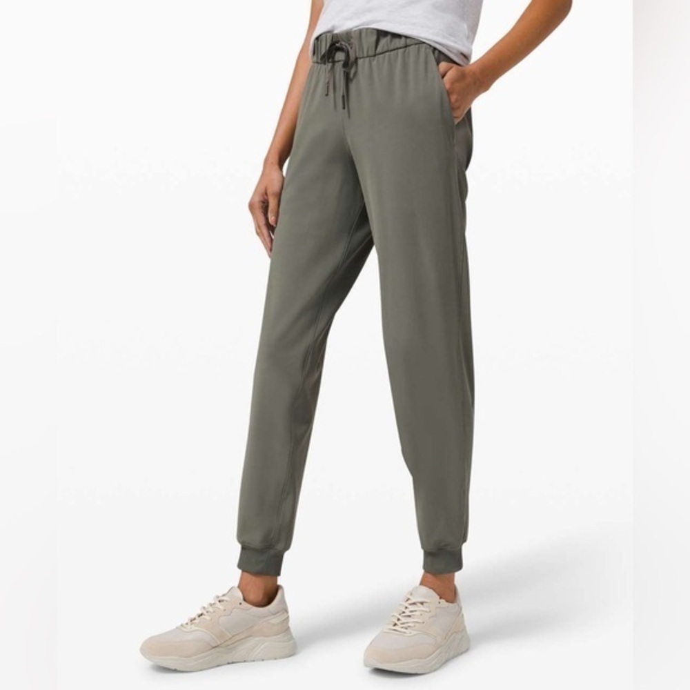 Lululemon On the Fly Jogger 28" Luxtreme Grey Sage Athleisure Womens Size 4